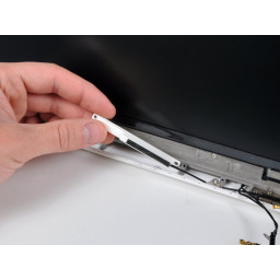 Замена центральной антенны MacBook Unibody Model A1342